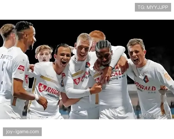 阿贾克斯控球优势显著,逆转取胜展现回暖势头 阿贾克斯控球优势显著,逆转取胜展现回暖势头