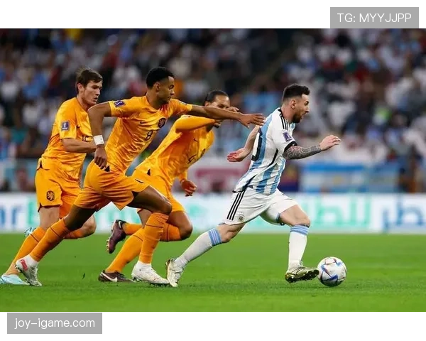 梅西赛场高光时刻引爆热议，球迷盛赞其巅峰表现