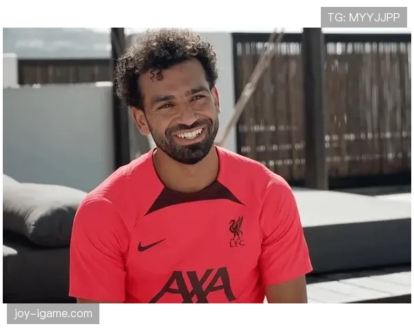 萨拉赫发型大变身，时尚新造型引爆球迷热议