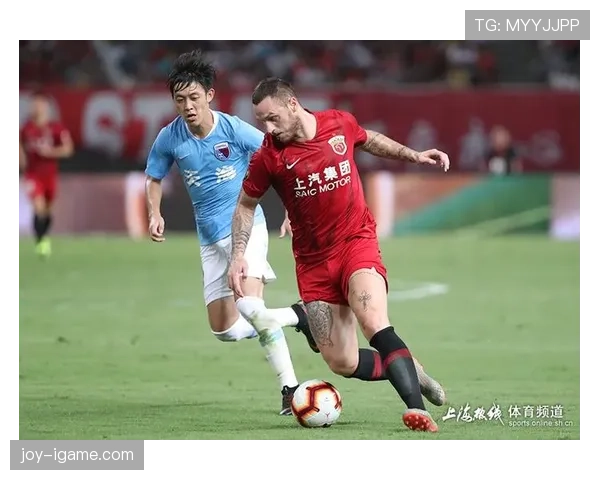 阿瑙托维奇独特射门方式助力球队逆转胜利,状态持续提升表现值得关注