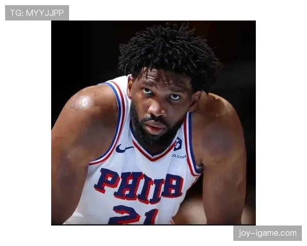 恩比德休赛期天天吃牛排配香槟，训练师说他体脂率比超模还低